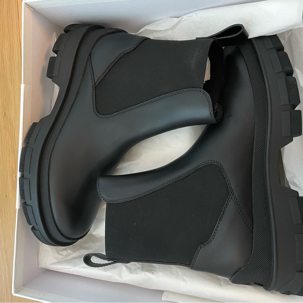 Moncler Black Hevea Chelsea Boots